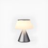 Lexon LUMA M Lampada a LED Portatile con Sincronizzazione Colori Grigio Metallizzato su linait