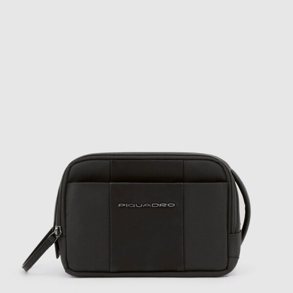 Beauty Case Piquadro Uomo In Tessuto Riciclato e Pelle Brief Nero su linait